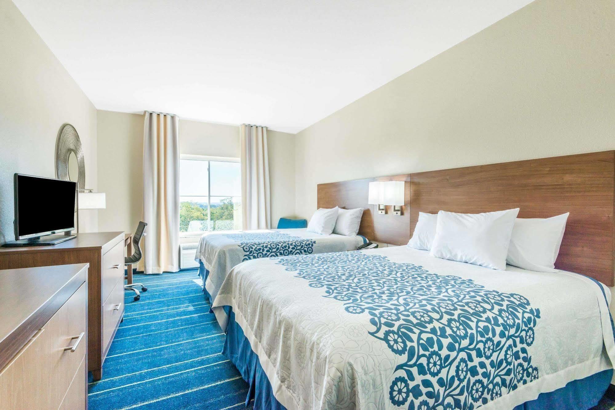 Days Inn By Wyndham Cadiz Экстерьер фото